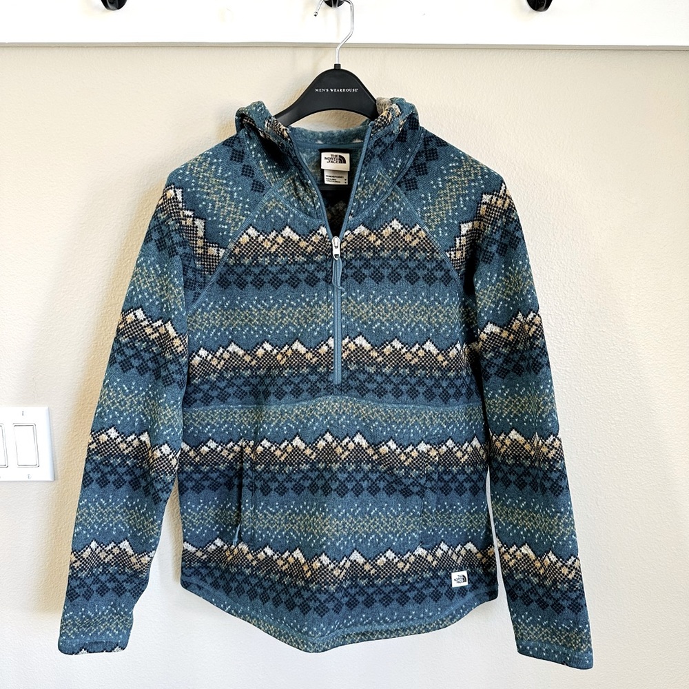 The North Face women’s 1/2 zip pullover